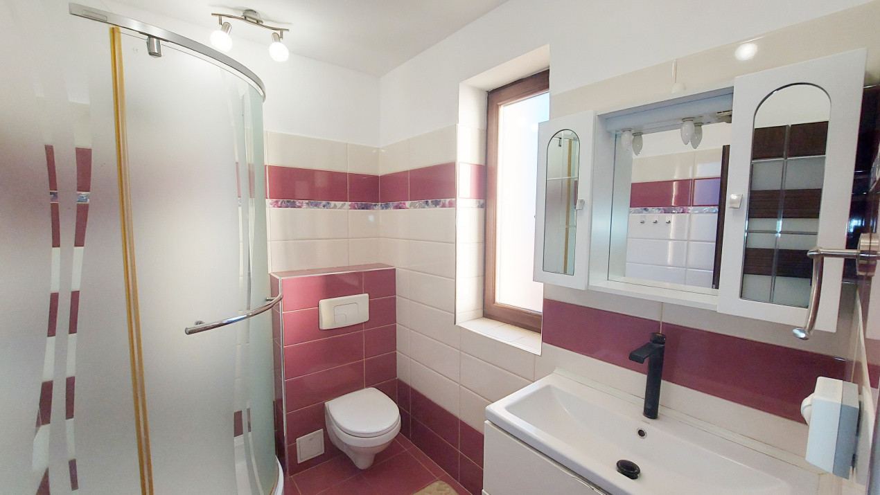 închiriere  casă  – Ghimbav, cu curte și 2 niveluri