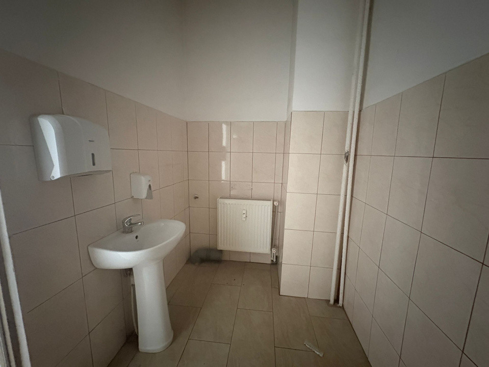 Spatiu Comercial, 205 mp, 10 incaperi, Calea Bucuresti 