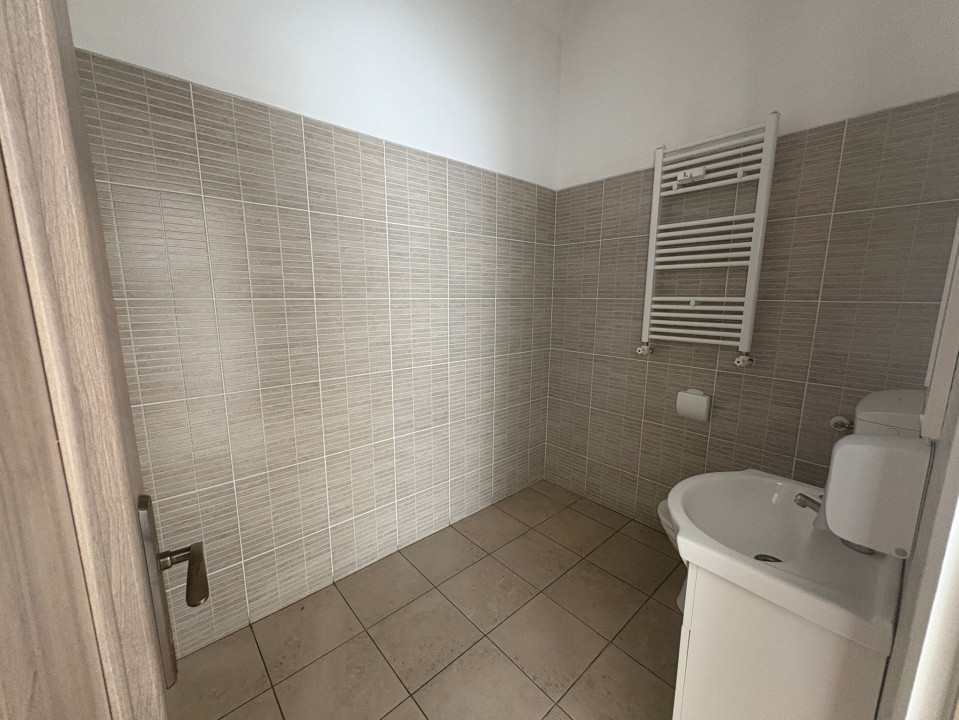 Spatiu Comercial, 205 mp, 10 incaperi, Calea Bucuresti 