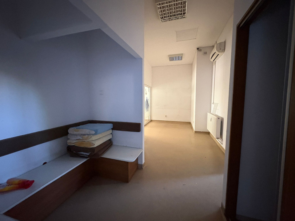 Spatiu Comercial, 205 mp, 10 incaperi, Calea Bucuresti 