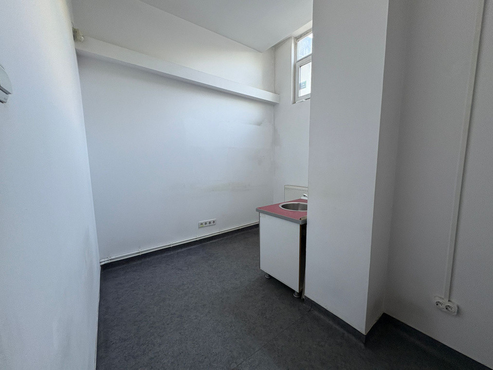 Spatiu Comercial, 205 mp, 10 incaperi, Calea Bucuresti 
