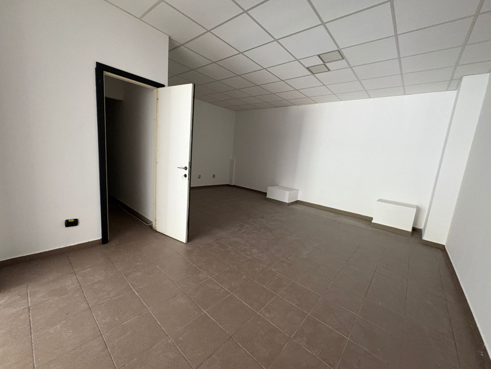 Spatiu Comercial, 82 mp , Calea Bucuresti