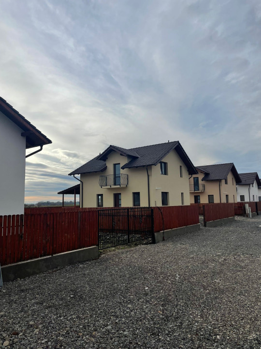 Casă nouă la stadiu finisat de vânzare în Reghin