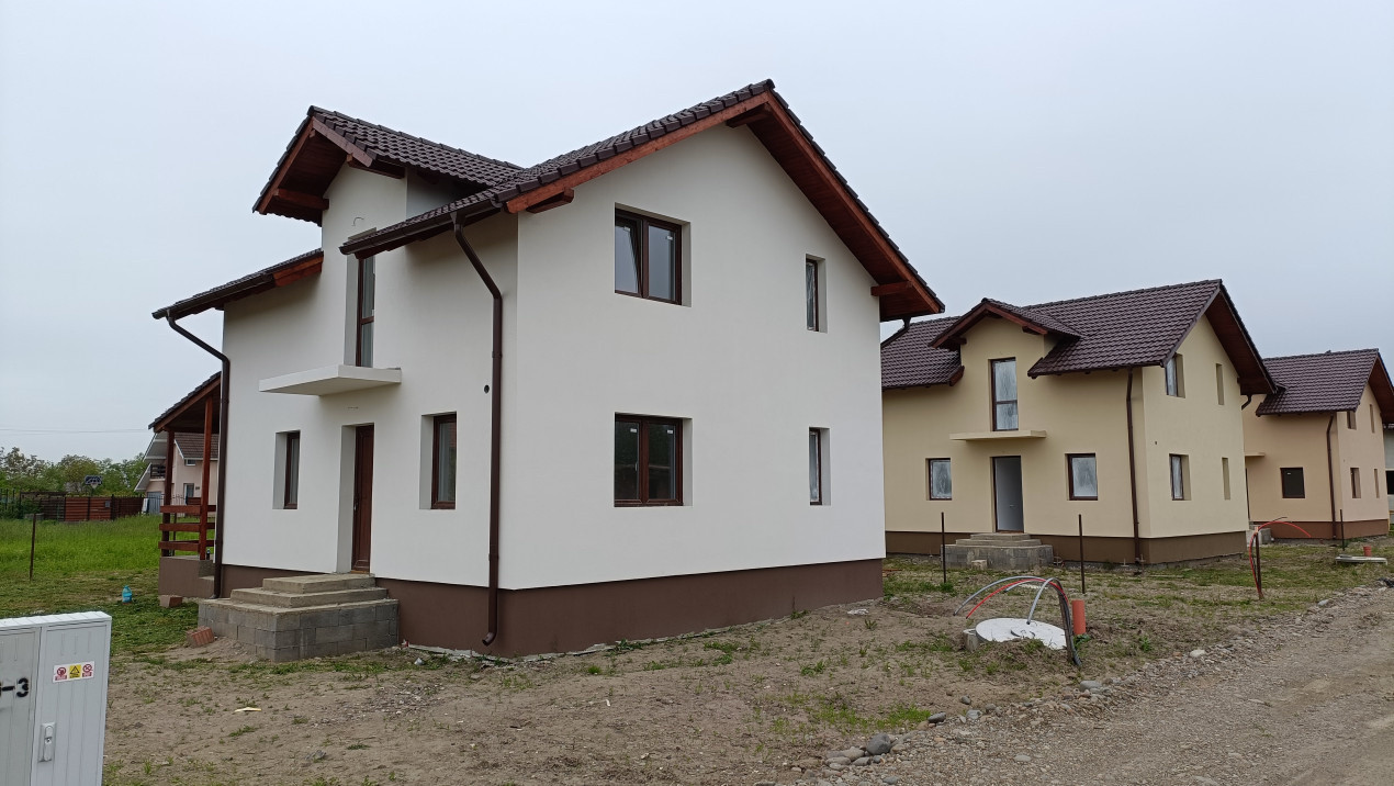 Casă nouă la stadiu finisat de vânzare în Reghin