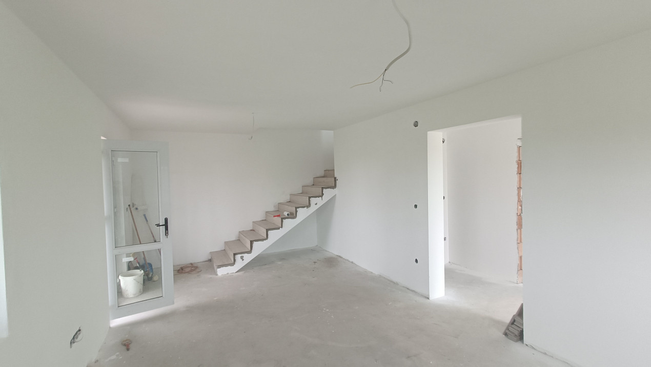 Casă nouă la stadiu finisat de vânzare în Reghin