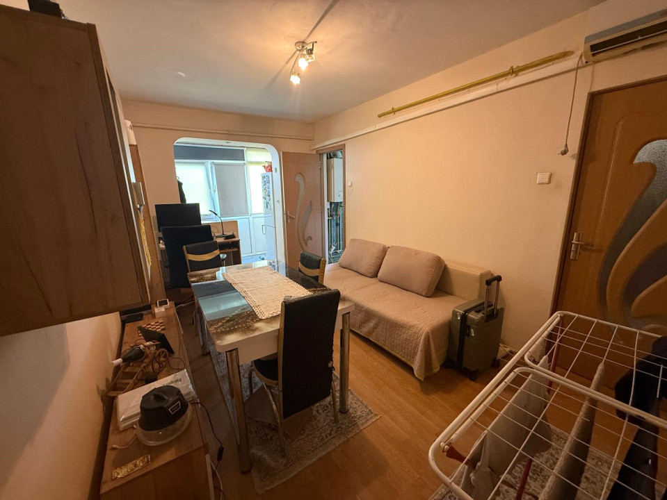 Apartament 3 camere semidecomandat, 50mp, Craiovita, zona Bigu Vechi