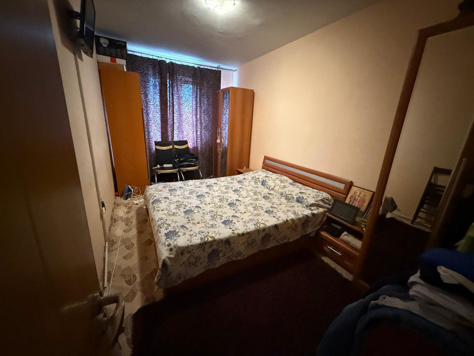 Apartament 3 camere semidecomandat, 50mp, Craiovita, zona Bigu Vechi