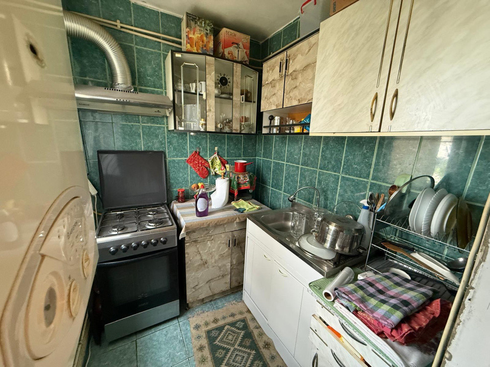 Apartament 3 camere semidecomandat, 50mp, Craiovita, zona Bigu Vechi