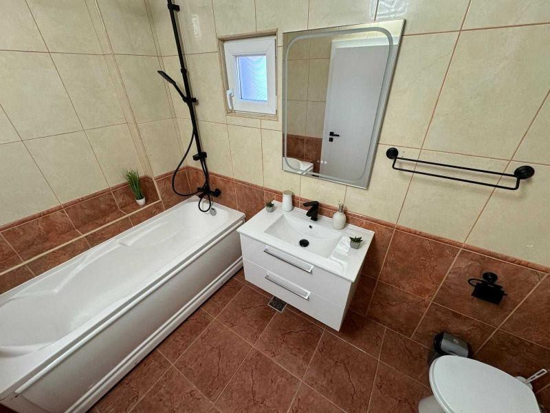 Închiriere apart. de lux cu 3 camere, 90 mp., Semicentral
