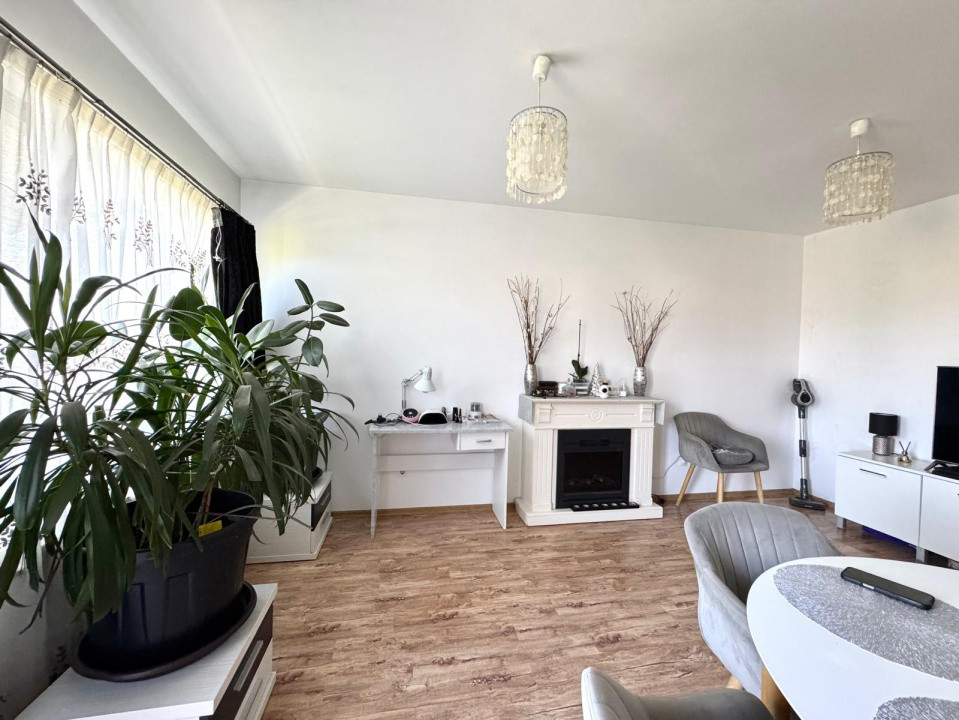 Apartament cu 3 camere de vanzare pe 2 nivele, spatios si luminos - Victoriei