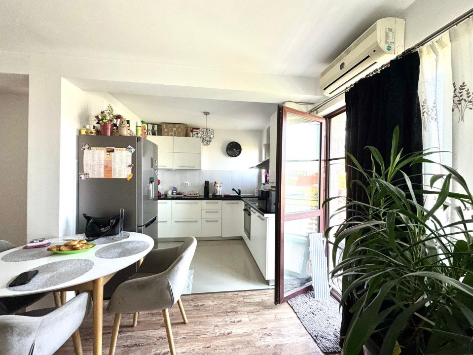 Apartament cu 3 camere de vanzare pe 2 nivele, spatios si luminos - Victoriei