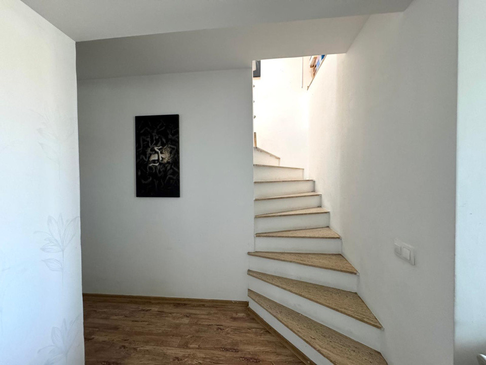 Apartament cu 3 camere de vanzare pe 2 nivele, spatios si luminos - Victoriei