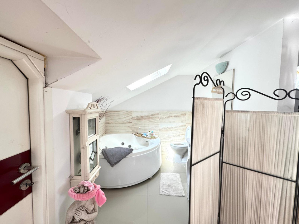 Apartament cu 3 camere de vanzare pe 2 nivele, spatios si luminos - Victoriei
