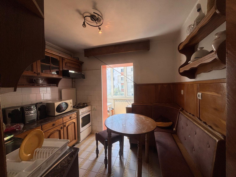 Apartament 3 camere de vanzare 