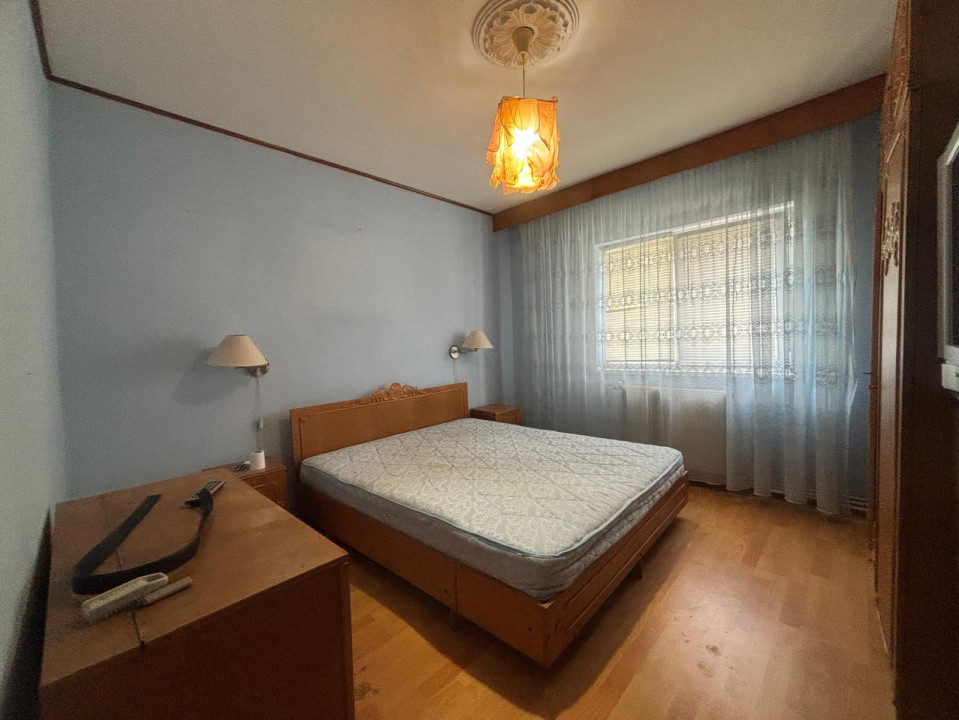 Apartament 3 camere de vanzare 