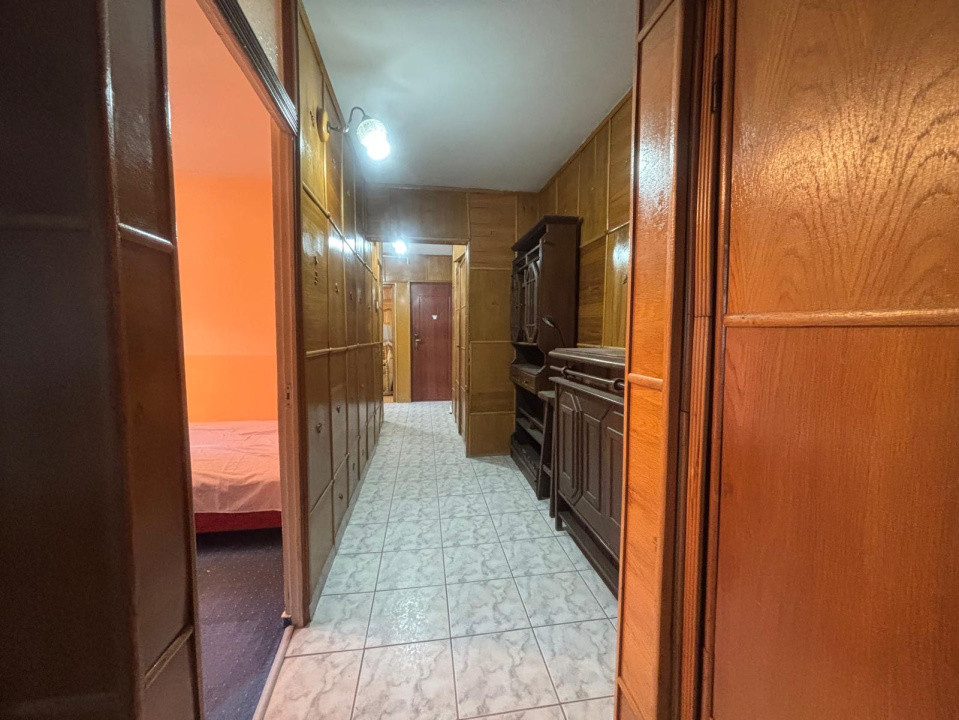 Apartament 3 camere de vanzare 