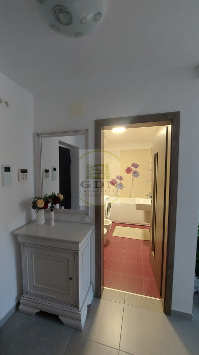 Inchiriere apartament 2 camere vis a vis Coresi, Brașov