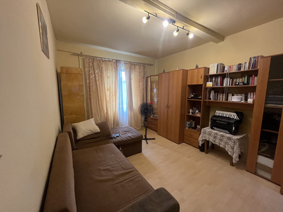 Apartament la casa de vânzare 