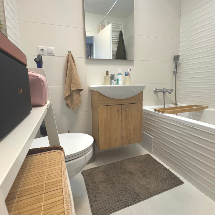 Apartament 3 camere de vanzare 