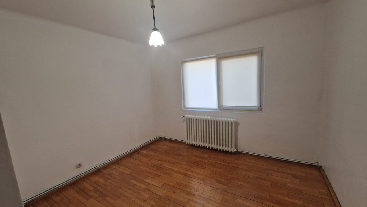 Apartament 3 camere, decomandat, 70mp, 1 mai, zona Spitalului
