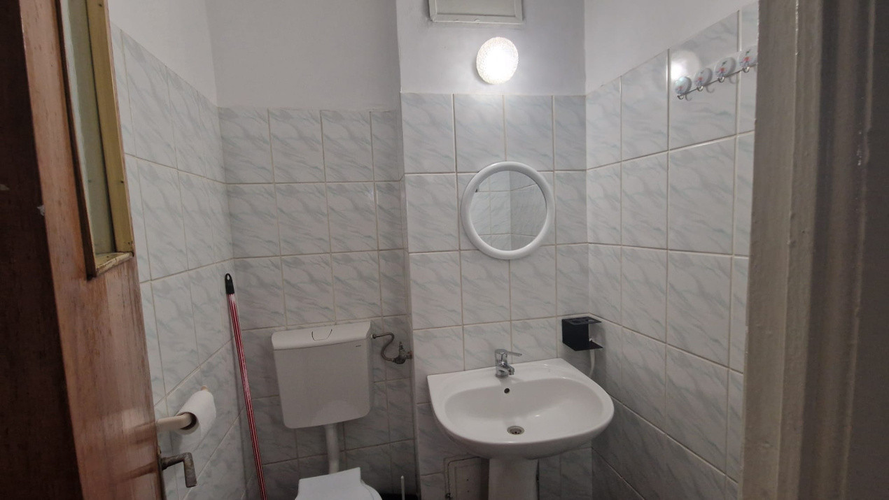 Apartament 3 camere, decomandat, 70mp, 1 mai, zona Spitalului
