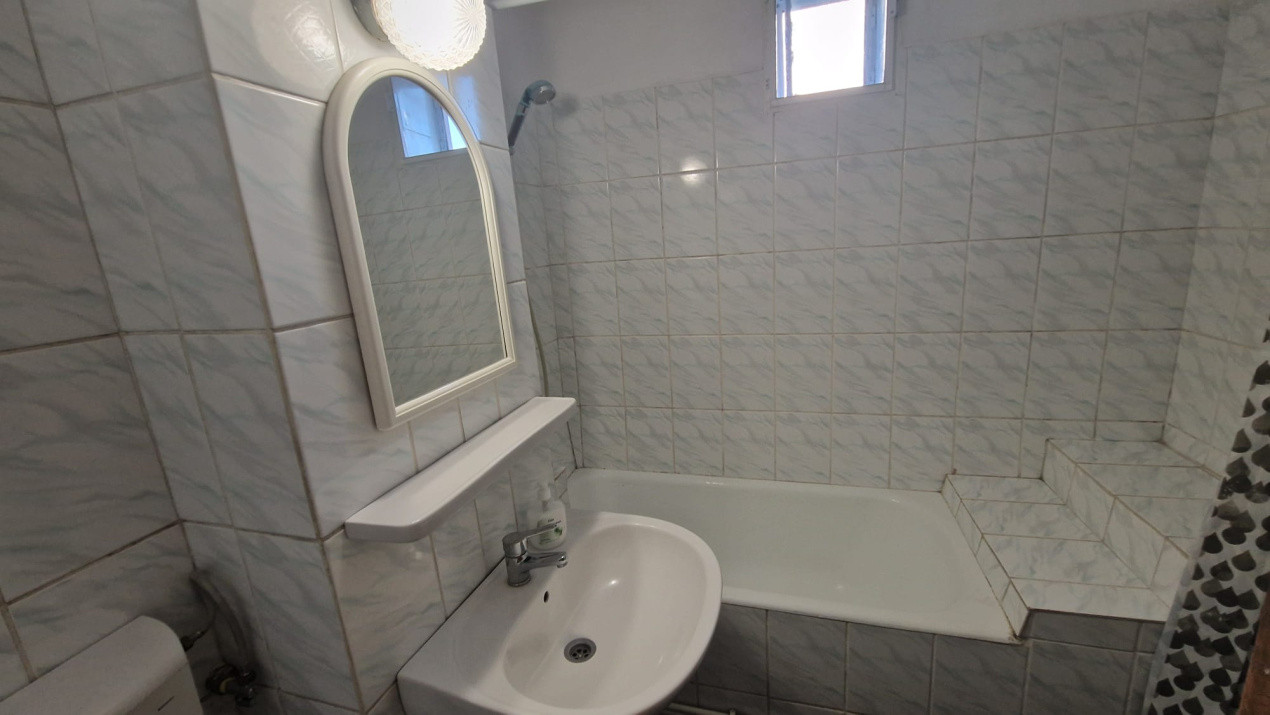 Apartament 3 camere, decomandat, 70mp, 1 mai, zona Spitalului