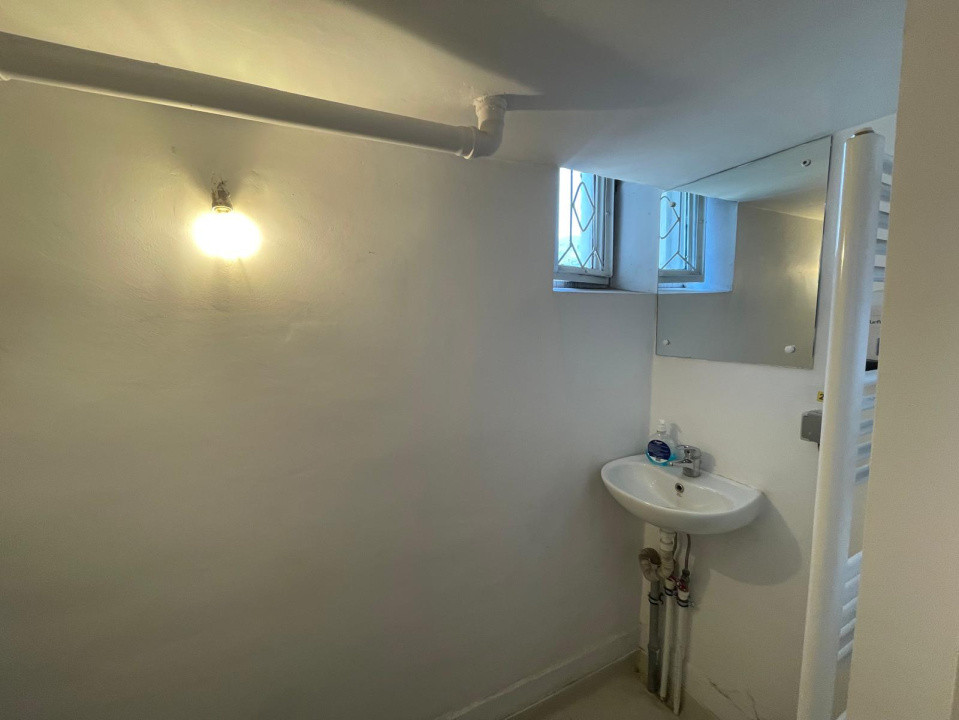 Spațiu comercial zona McDonald s 35,21mp pretabil cabinet medical