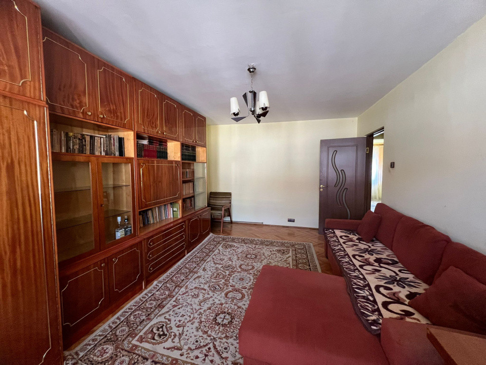 Apartament cu 4 camere zona Olteniei