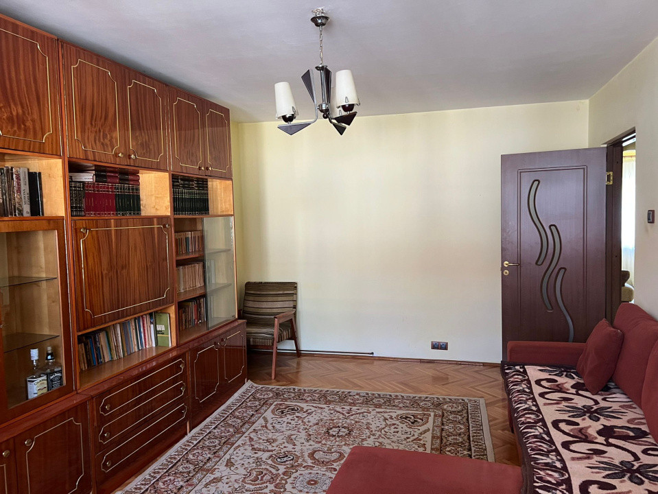 Apartament cu 4 camere zona Olteniei