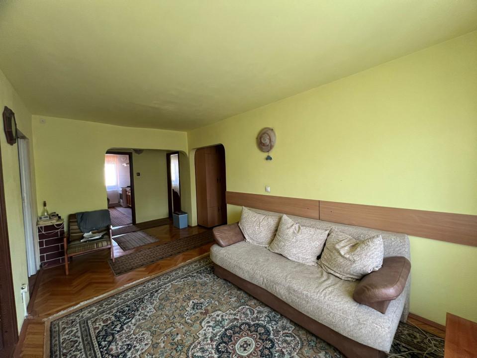 Apartament cu 4 camere zona Olteniei