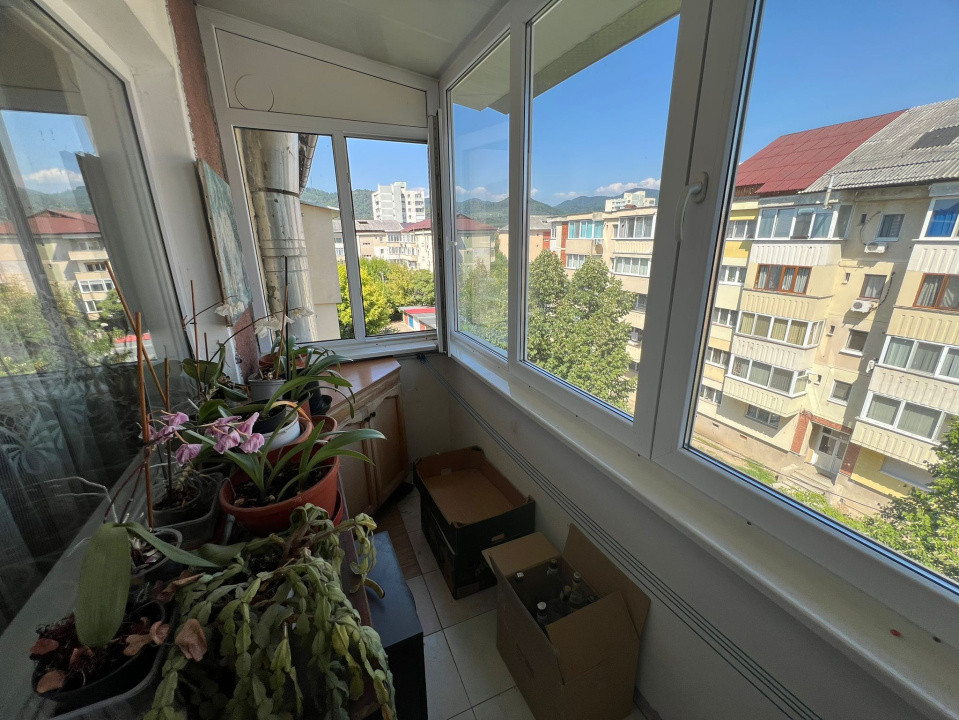 Apartament cu 4 camere zona Olteniei