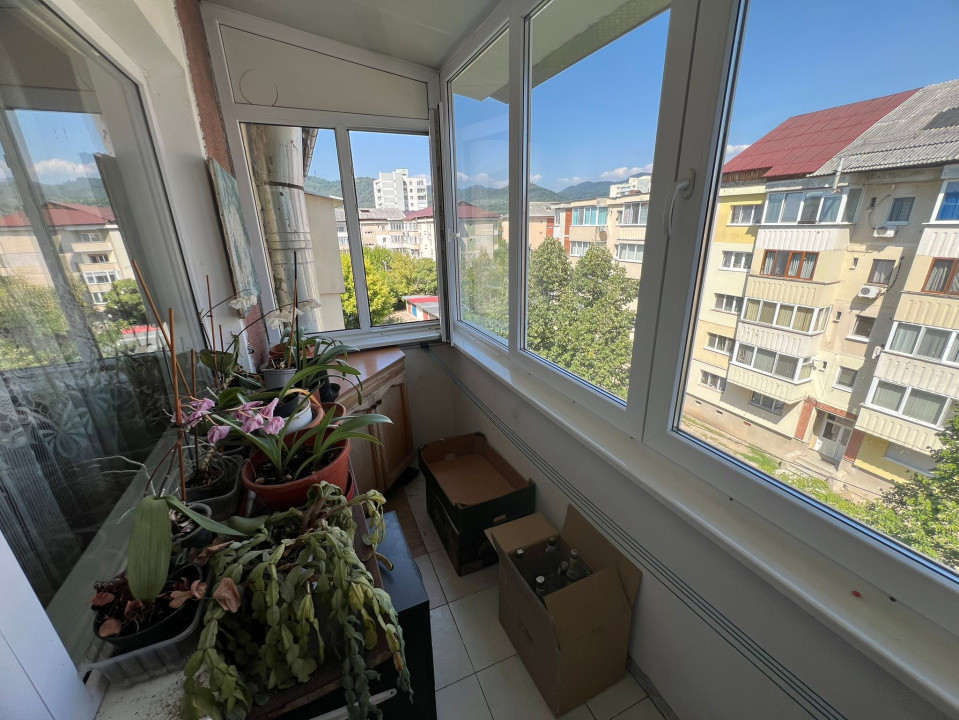 Apartament cu 4 camere zona Olteniei