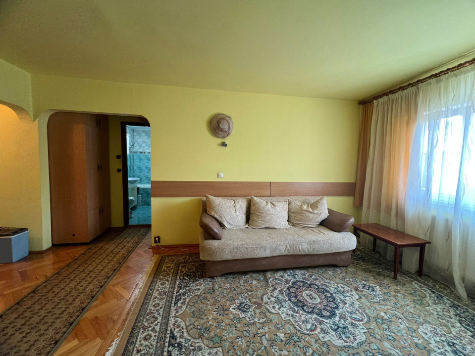 Apartament cu 4 camere zona Olteniei