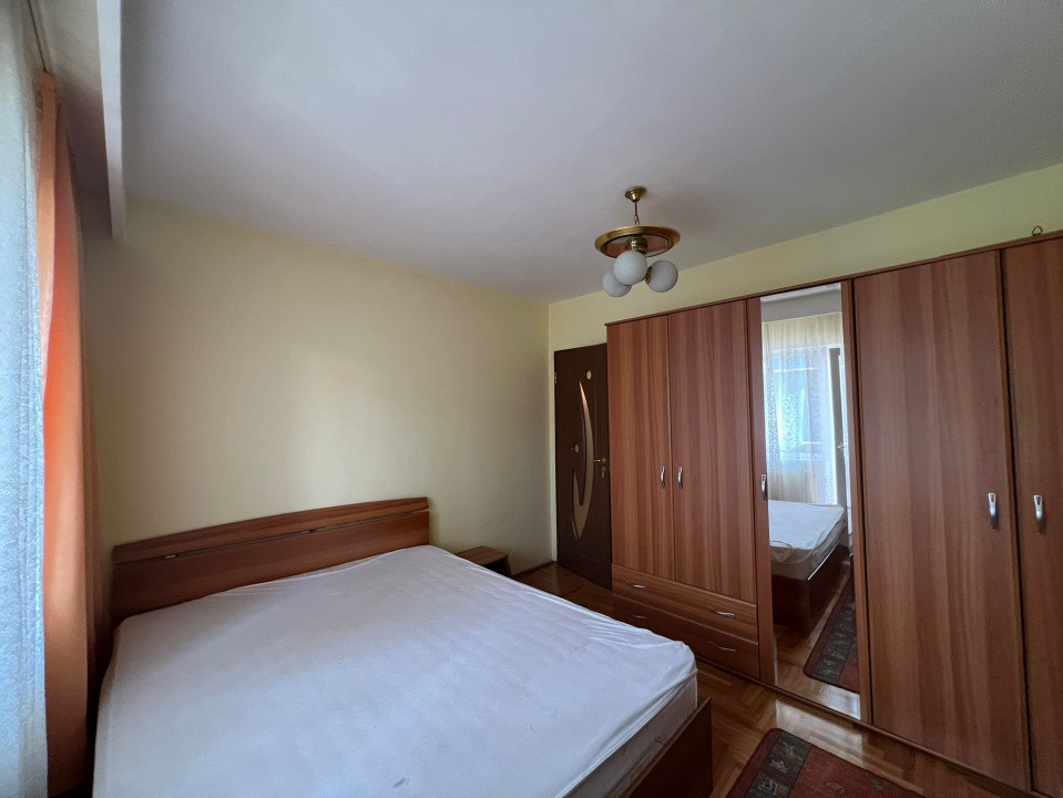 Apartament cu 4 camere zona Olteniei