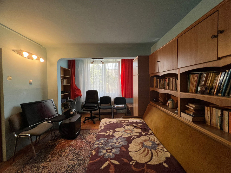 Apartament cu 4 camere zona Olteniei