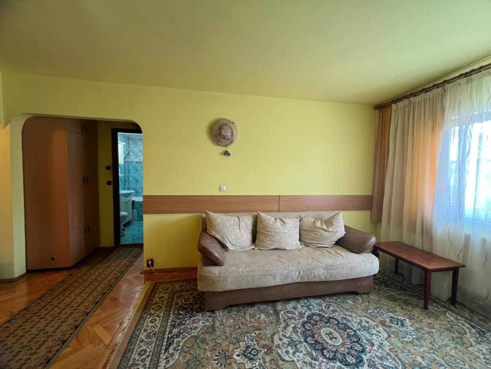 Apartament cu 4 camere zona Olteniei