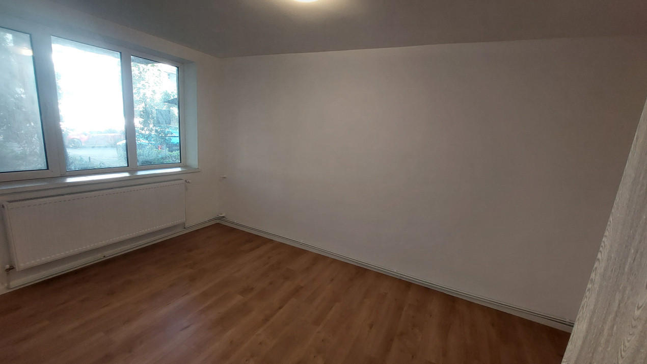 Apartament 3 camere semidecomandat, parter, Rovine zona Facultatea de Drept