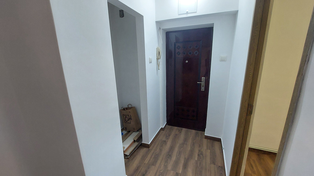 Apartament 3 camere semidecomandat, parter, Rovine zona Facultatea de Drept