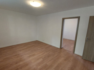 Apartament 3 camere semidecomandat, parter, Rovine zona Facultatea de Drept