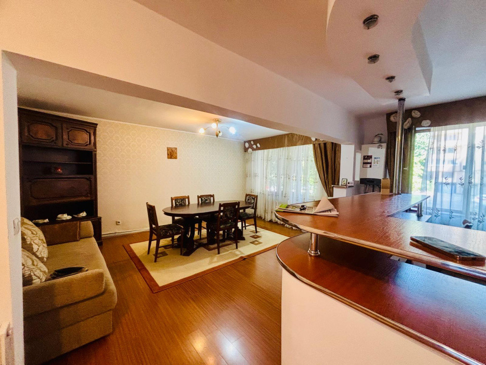 De vanzare apartament 4 camere zona Ultracentrala