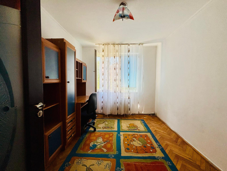 De vanzare apartament 4 camere zona Ultracentrala