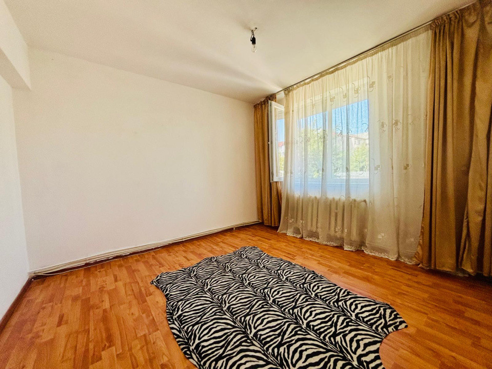 De vanzare apartament 4 camere zona Ultracentrala