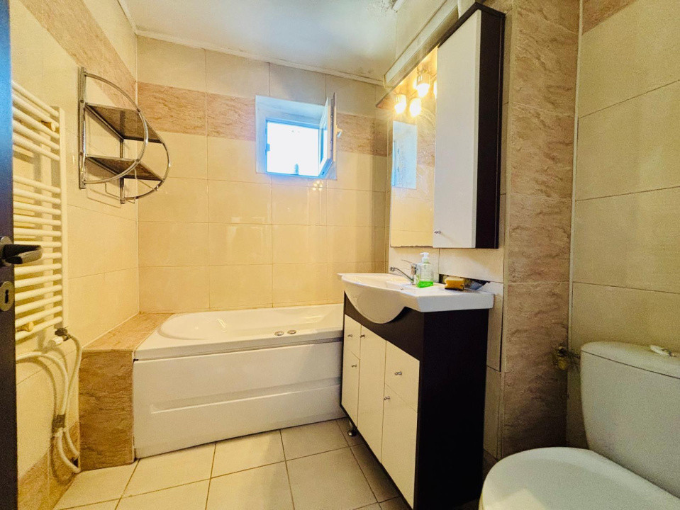 De vanzare apartament 4 camere zona Ultracentrala