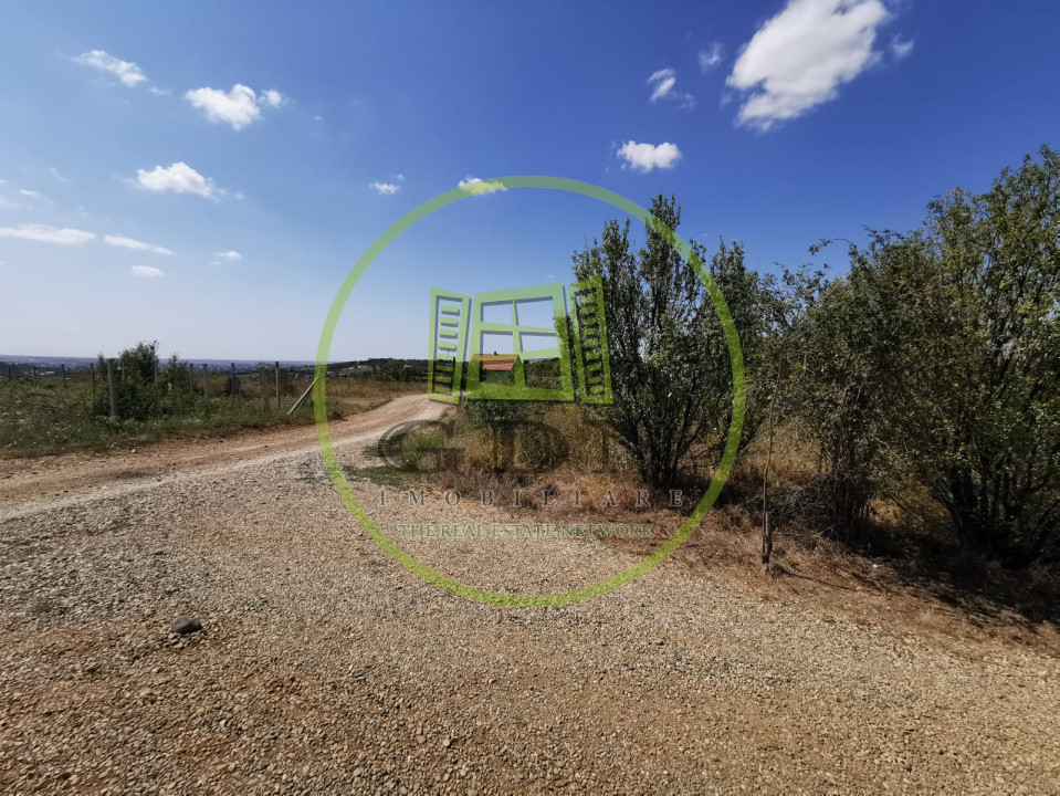 Teren intravilan de vanzare, 3.500 mp, cu front stradal de 21,5 ml