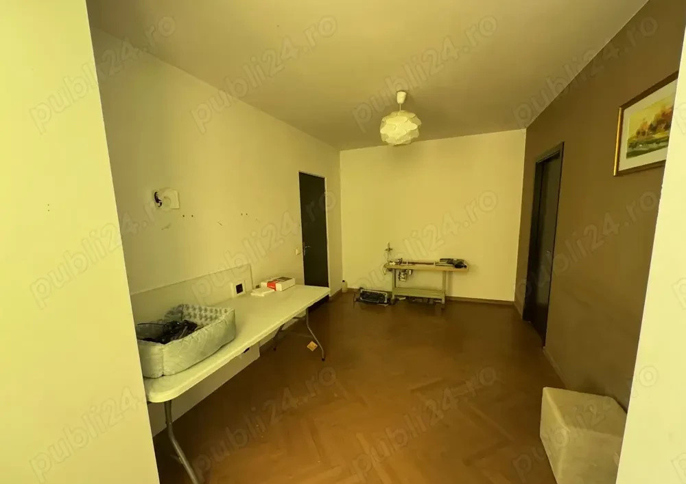 Apartament 3 camere de închiriat – Centru Civic, Brașov