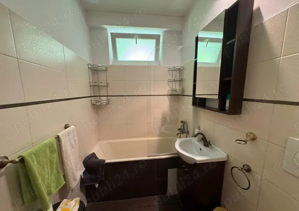 Apartament 3 camere de închiriat – Centru Civic, Brașov