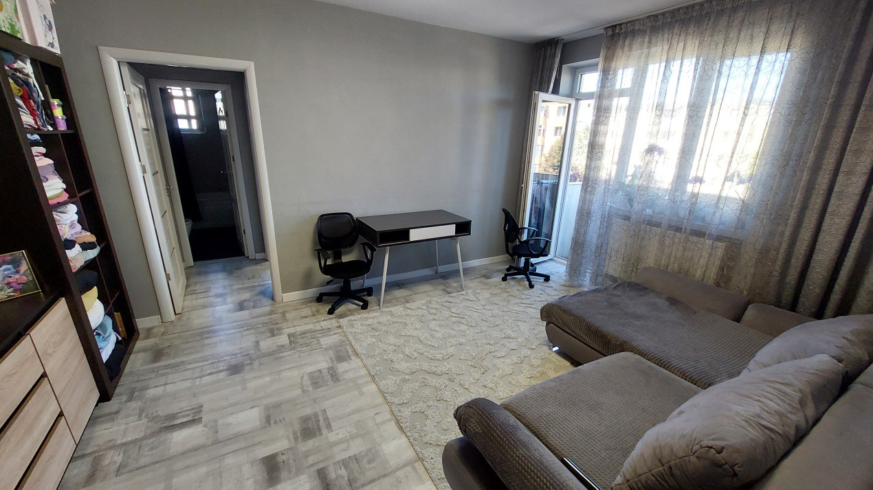 Apartament doua camere semidecomandat, etajul 3, Calea Severinului, zona Billa