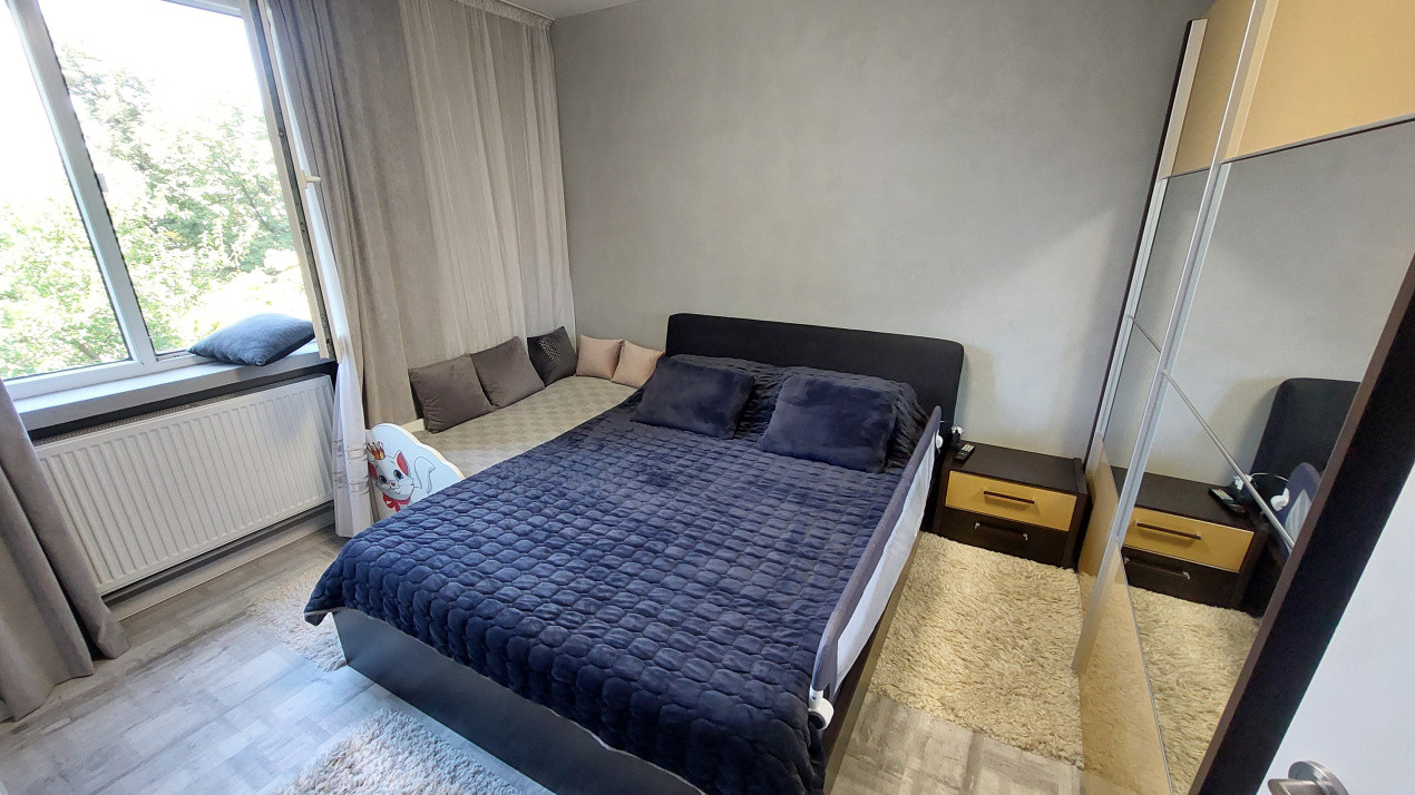 Apartament doua camere semidecomandat, etajul 3, Calea Severinului, zona Billa