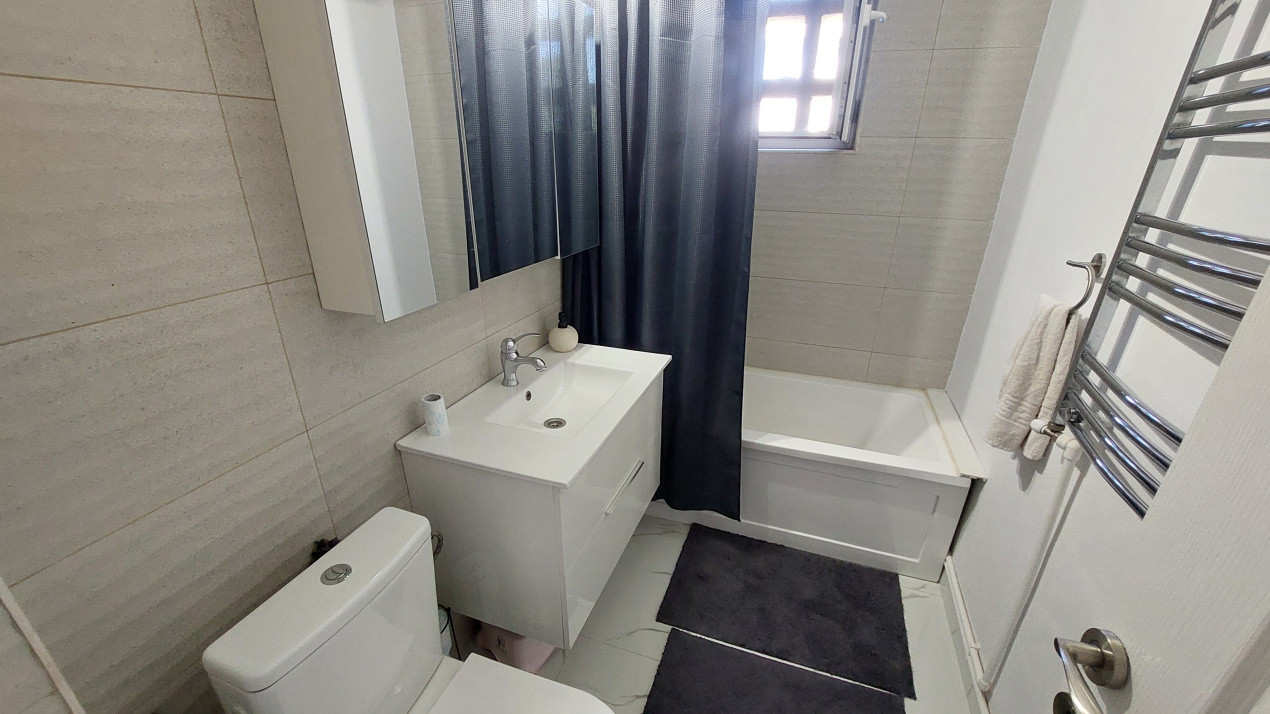 Apartament doua camere semidecomandat, etajul 3, Calea Severinului, zona Billa