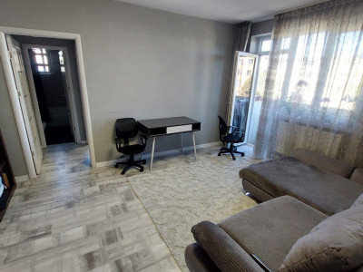 Apartament doua camere semidecomandat, etajul 3, Calea Severinului, zona Billa